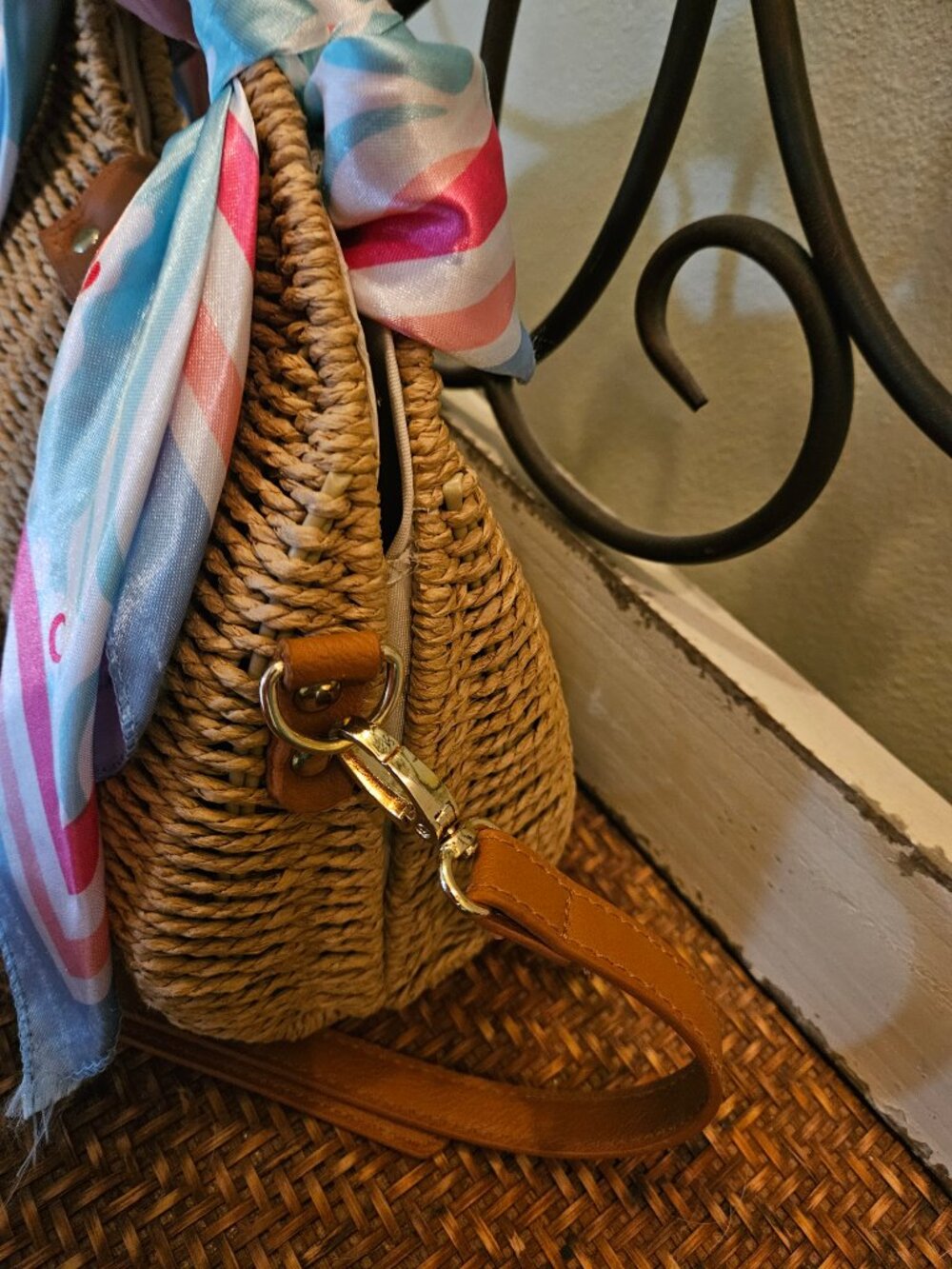 Summer Handbag/Crossbody tan Straw color woven - Picture 4 of 7